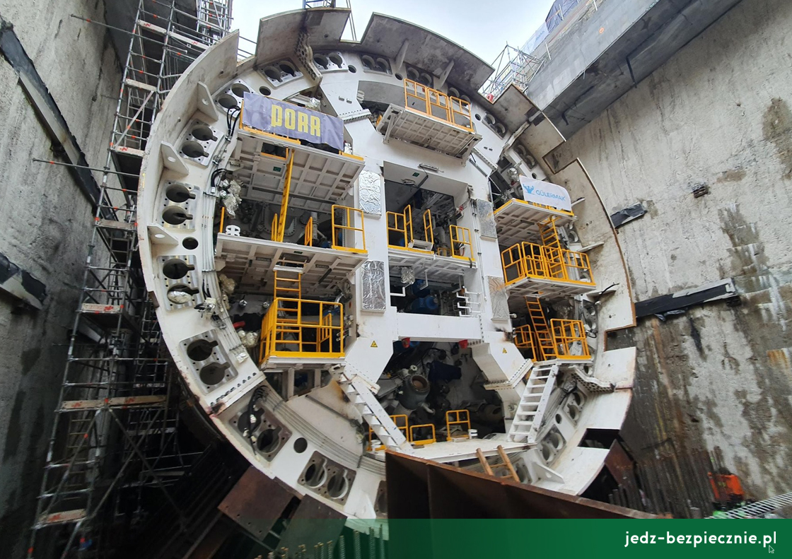 Polskie drogi - montaż tarczy TBM do drążenia tunelu pomiędzy wyspami Uznam i Wolin